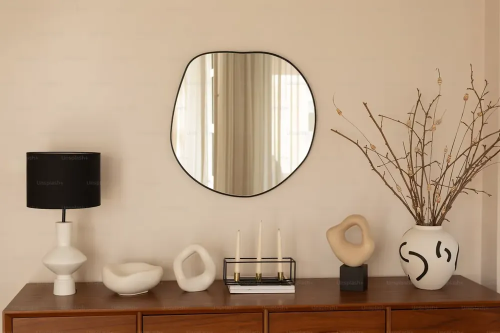 Asymmetrical mirror